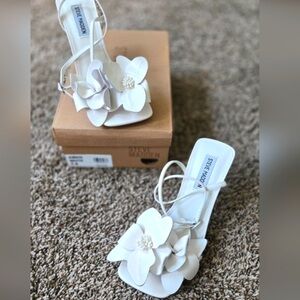 Steve Madden Women's Amani Heeled Sandal
White